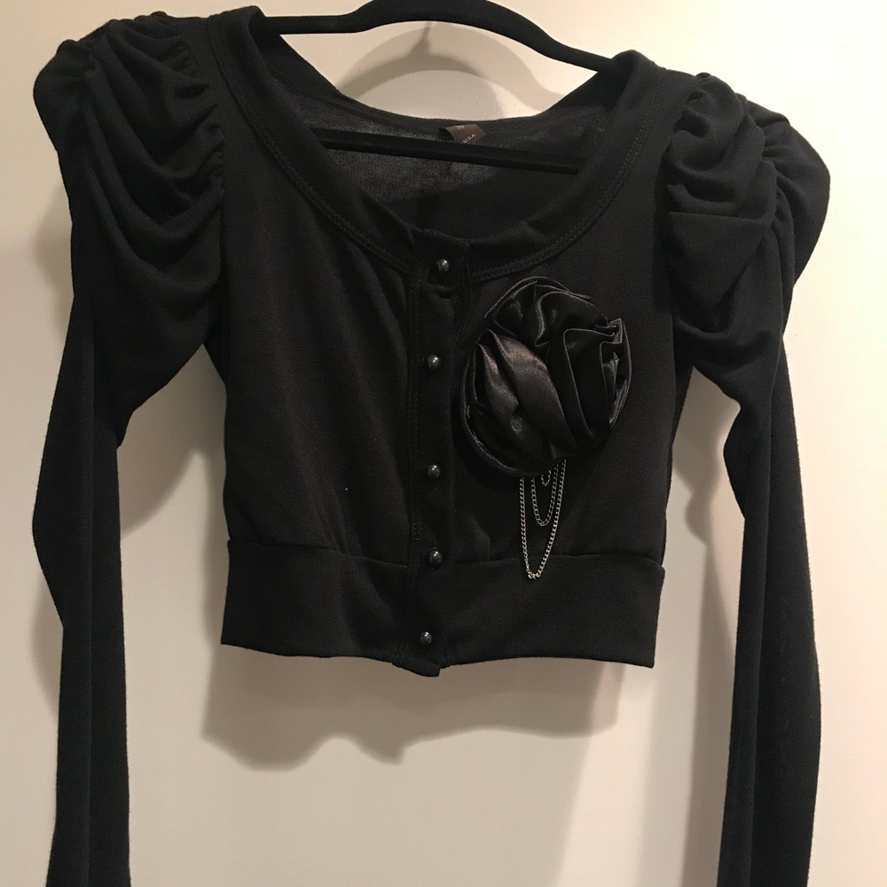 🆕 Black ruched sleeve sweater with rose detail